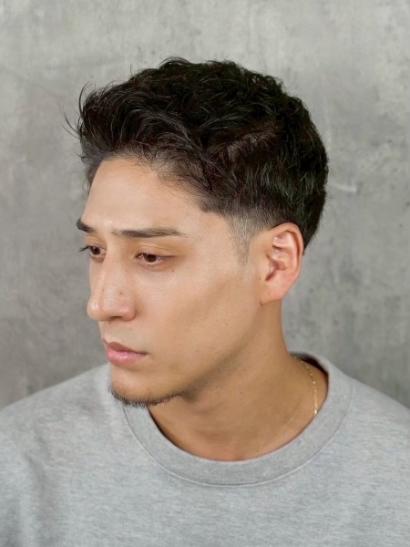 冬の身だしなみは“眉とカラー”で整う