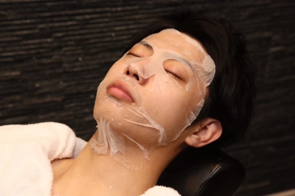 第一印象を変えるなら眉毛と肌ケア