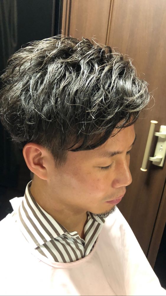 劇的 ツーブロック メンズパーマ ヘアカタログ 高級理容室 床屋 ヒロ銀座ヘアーサロン