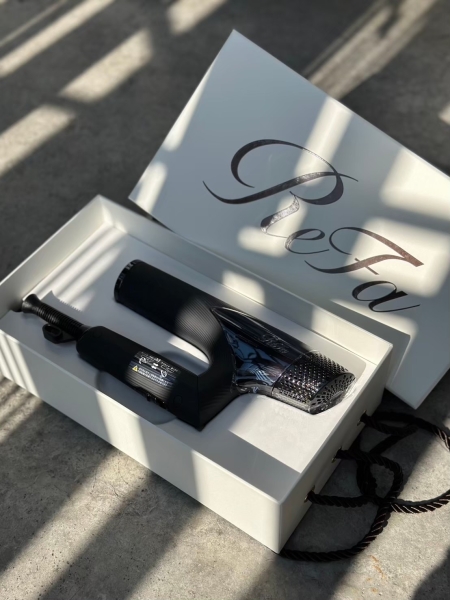 速乾で髪を守るReFaドライヤー