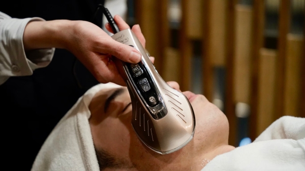 顔の印象を上げるDr.アリーヴォ施術