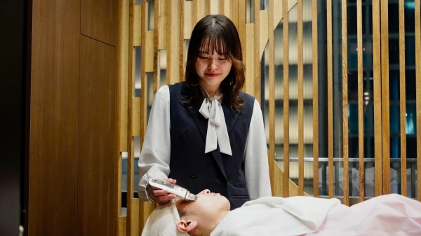 男の肌を磨く超音波ピーリング