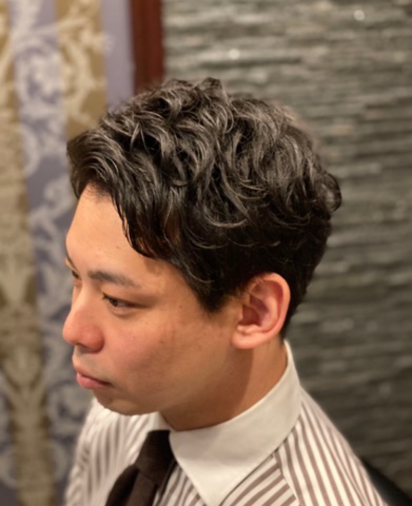 七三わけミディアムアイロンパーマスタイル ヘアカタログ 高級理容室 床屋 ヘアサロン Premium Barber プレミアムバーバー