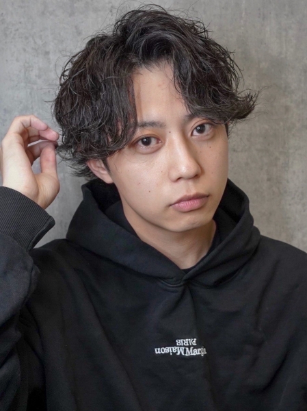 圧倒的な立体感を生むツイストスパイラルパーマ