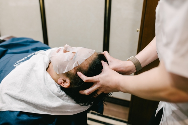 大宮でメンズカットだけではなく、ヘッドスパや頭皮ケアまで一緒にできる理容室を探している方へ。