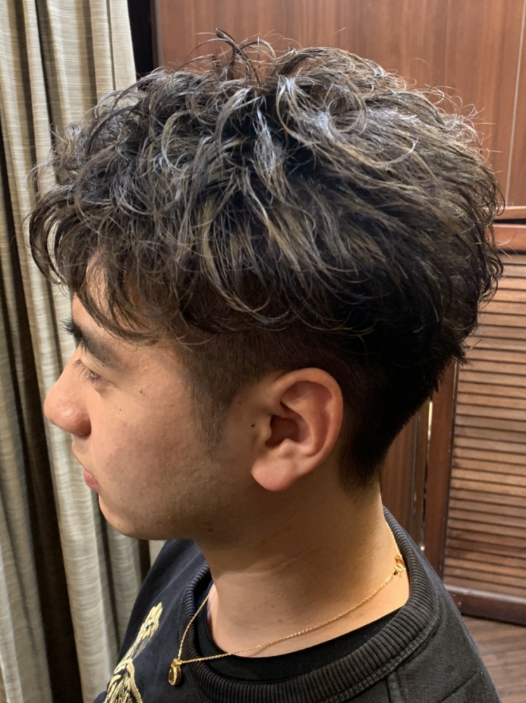 かきあげ七三パーマスタイル｜ヘアカタログ｜高級理容室・床屋・ヘアサロン｜PREMIUM BARBER（プレミアムバーバー）
