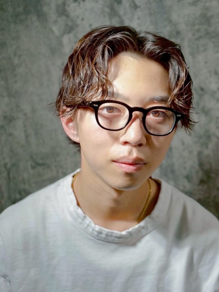 センターパート×ツイスパで好印象