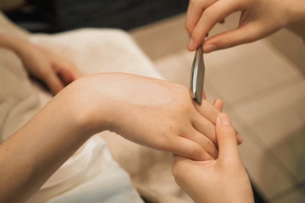 月一回の顔剃りで秋の美肌習慣