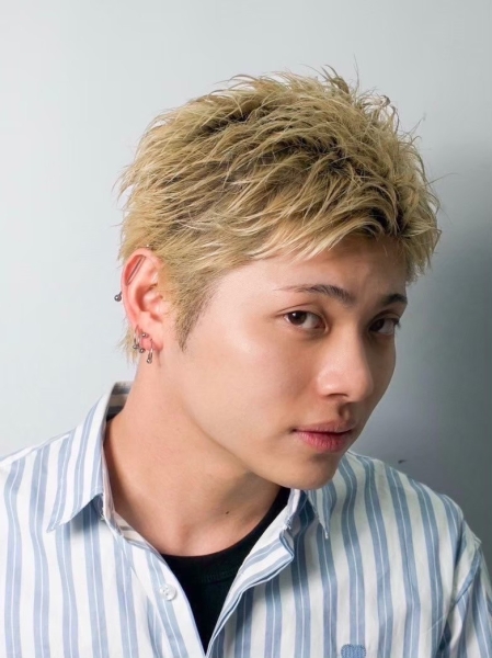 上品さを生むモードなハイトーンショート