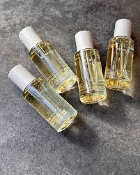 香りも質感も妥協しない【LOA THE OIL】とは？