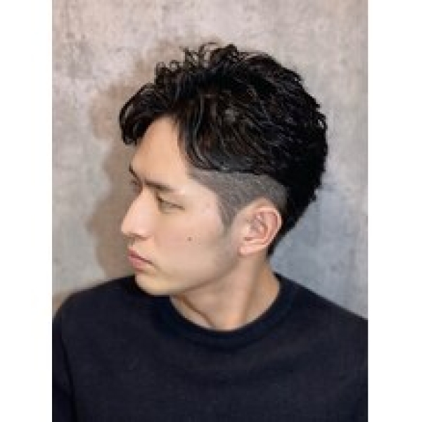 ツーブロックとパーマで清潔感の追求