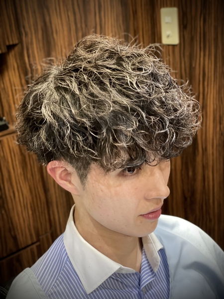 トレンドヘア波巻きパーマスタイル