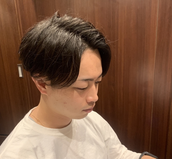 センターパート　マイキーヘア　田町　理容室　カルマパーマ　ニュアンスパーマ
