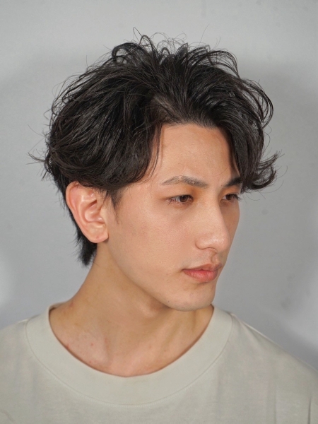 清潔感と色気を両立。大人ニュアンスパーマ