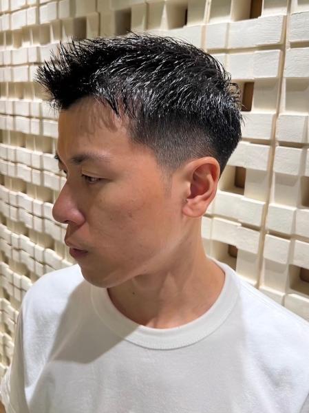 ジェルでつくる清潔感のあるショートスタイル