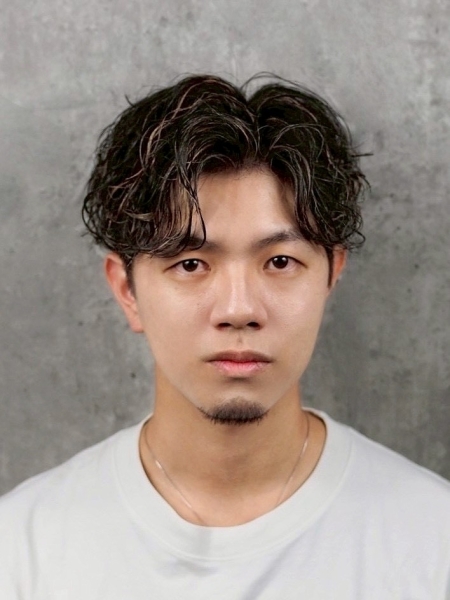 大人男子の魅力を引き出す波巻きパーマ