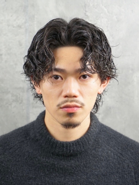 無造作パーマでつくる、抜け感スタイル