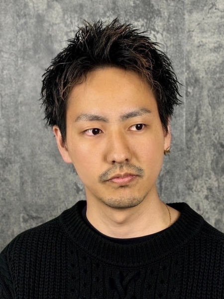 清潔感際立つ。大人のアップバングショート
