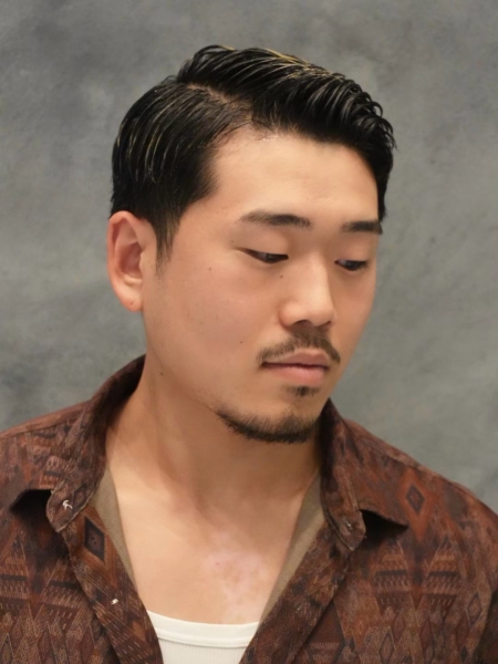 サイドパートでつくる大人のビジネススタイル