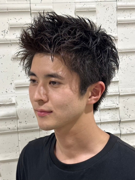 スパイキーショートで魅せる“立体感”と“軽さ”｜この冬イチ押しのメンズスタイル