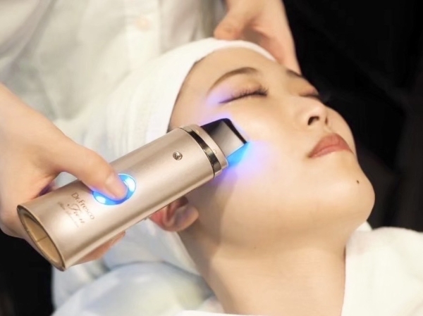 毛穴汚れを一掃。清潔感が変わる超音波ピーリング