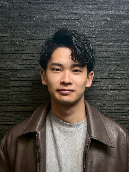 大人の抜け感を演出する、ナチュラルショートスタイル