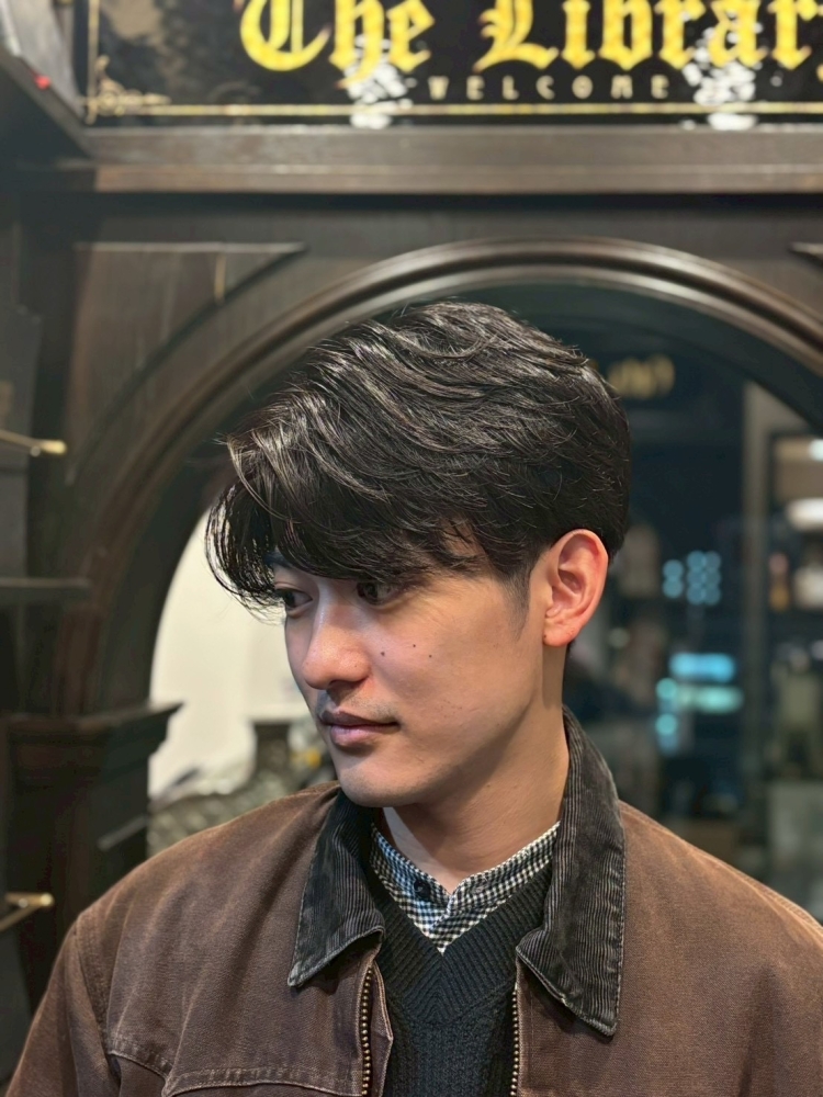 ナチュラルツーブロックセンターパート｜ヘアカタログ｜|高級理容室