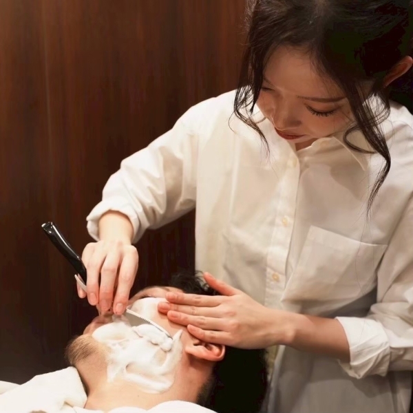 顔剃りで肌荒れが治る？！