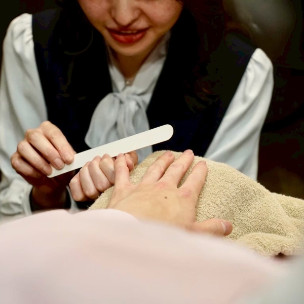 男性もネイルする時代です！