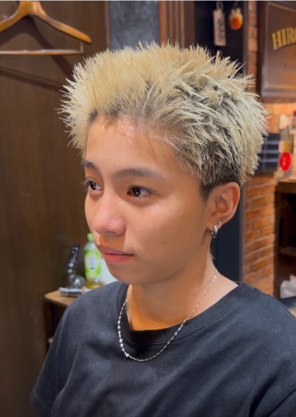 爽やかさと男らしさ満点スパイキーショート