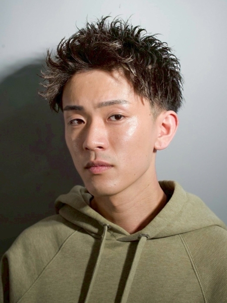 汗ばむ季節に爽快ショートアップバング