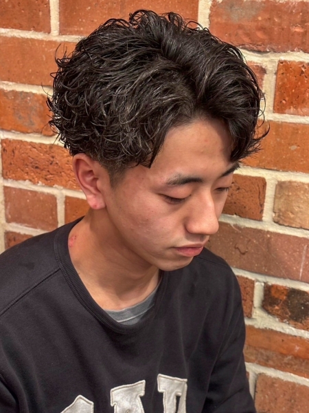 「秋の爽やかさを引き出す40代髪型」