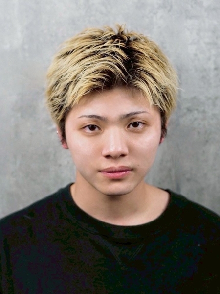 ブロンド×束感ショートでおしゃれ度アップ！