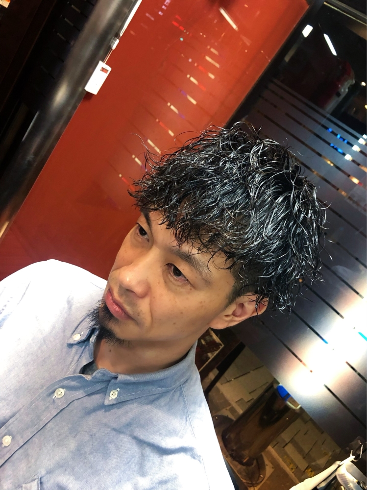 ツイストスパイラルパーマメンズ ヘアカタログ 高級理容室 床屋 ヒロ銀座ヘアーサロン