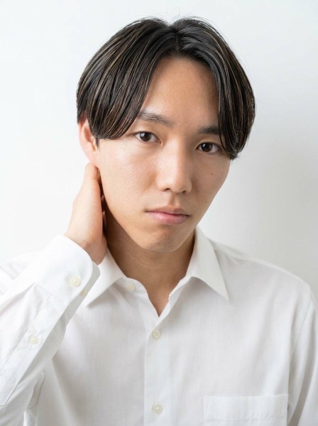 自然な毛流れのセンターパート