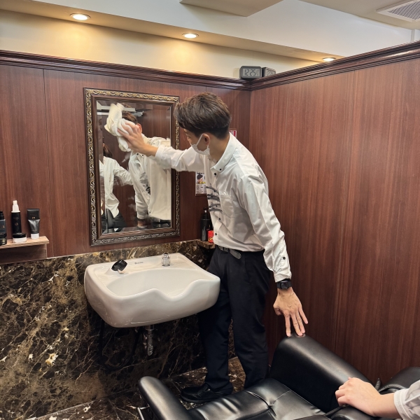 リーダーが率先して掃除