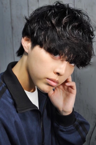 「11月は自然にキマるくせ毛風パーマ」