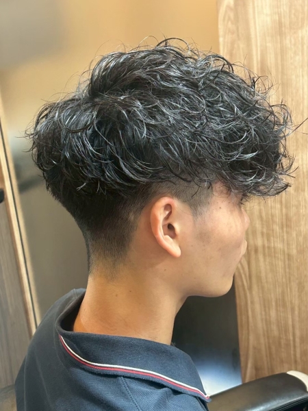 ストリート感で魅せる“スペインカール”