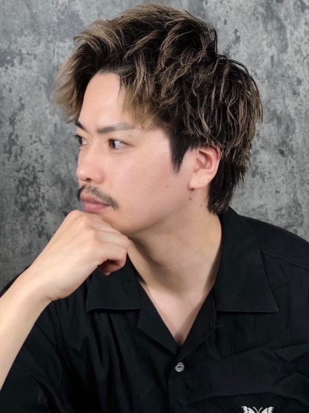 立体感で魅せる“アップバングショート