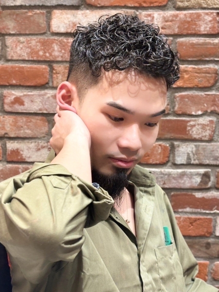 ストリート男子必見！“ハードパーマ×フェード”