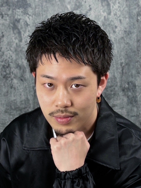 スーツに映えるショートスタイルでできる男に