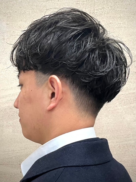 大人の余裕をつくる“緩めパーマ”