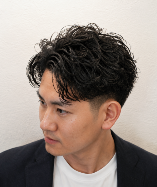 自然な色気を引き出す大人パーマ
