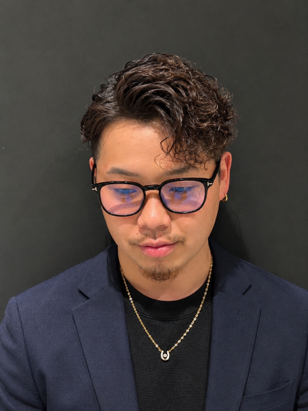 大人の色気を引き出す濡れ感パーマ