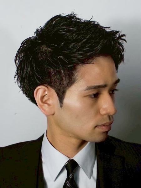 清潔感際立つ大人のビジネスショート
