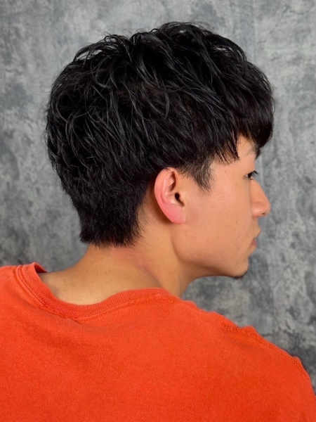 スーツに合う“整った後ろ姿”の作り方