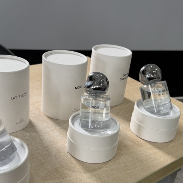 印象を変えるLOA香水で大人の魅力演出