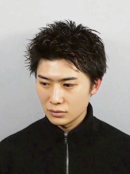 黒髪で決まる大人スパイキー