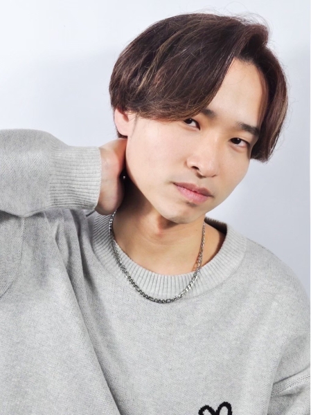 自然体でキマる秋のセンターパートヘア