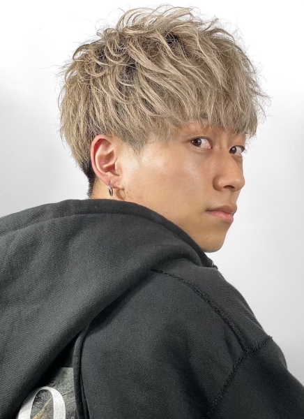 大人男子に似合うブリーチマッシュ